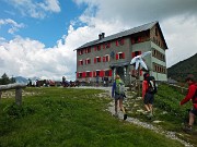 04 Al Rif. Laghi Gemelli (1968 m)